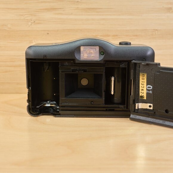 Vintage Bell & Howell BF 905 / 35mm Point and Shoot Film Camera / Tested - Picture 6 of 7